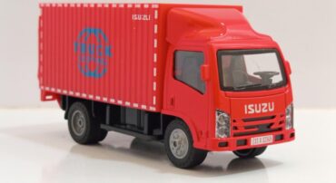 ماکت کامیون ایسوزو فلزی (ISUZU TRUCK) قرمز