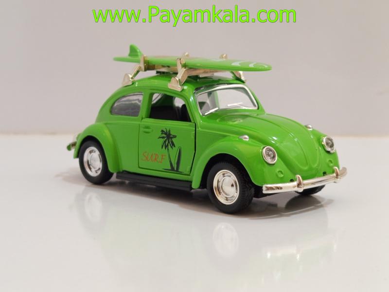 ماشین فلزی فولکس بیتل با تخته موج سواری سبز