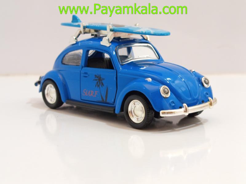 ماشین فلزی فولکس بیتل با تخته موج سواری آبی
