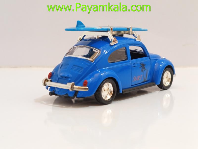 ماشین فلزی فولکس بیتل با تخته موج سواری آبی