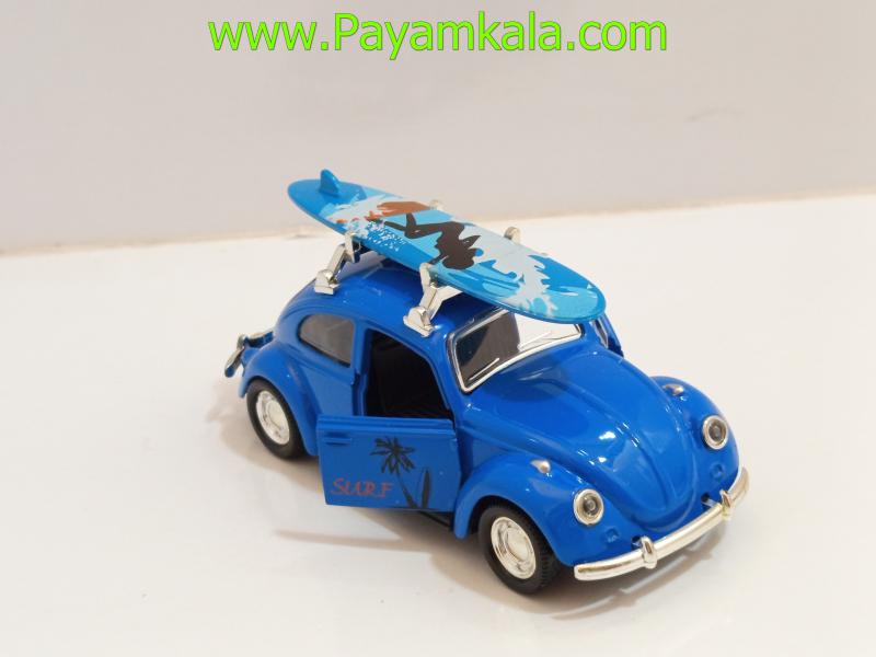 ماشین فلزی فولکس بیتل با تخته موج سواری آبی