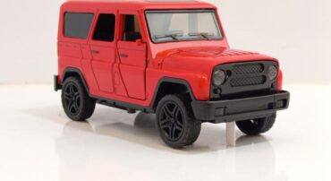 ماشین فلزی اسباب بازی یواز هانتر (36171D) قرمز